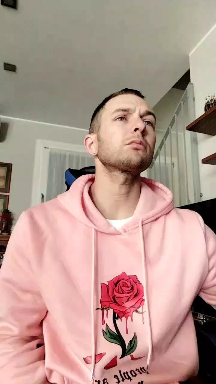 riccardoyeah on Cam4 