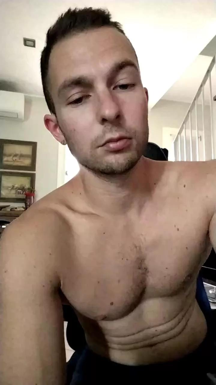 riccardoyeah on Cam4 