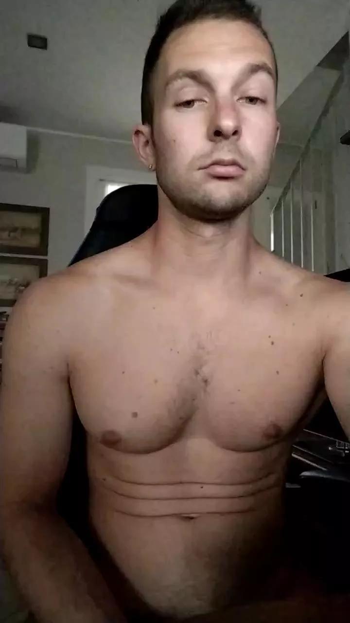 riccardoyeah on Cam4 
