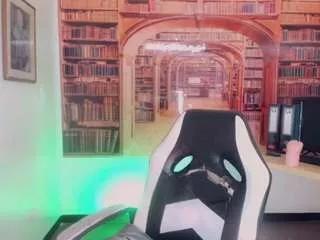 emeli-roushot on CamSoda 