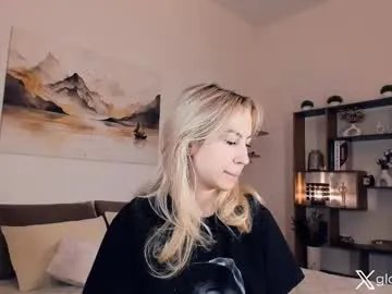 Freechat _golden_moon_ on Chaturbate