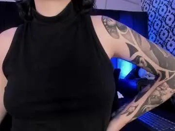 Freechat adeelinee on Chaturbate