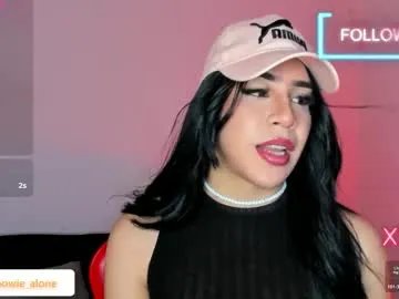 Freechat alonehazel on Chaturbate