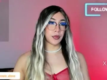 Freechat alonehazel on Chaturbate