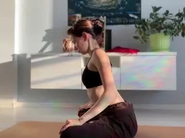 Freechat anntics_ on Chaturbate