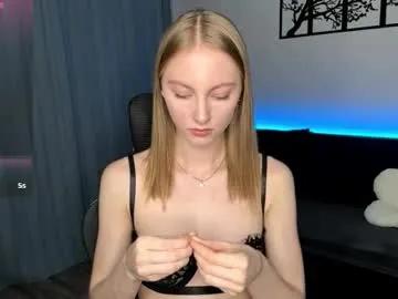 Freechat autumnroginson on Chaturbate