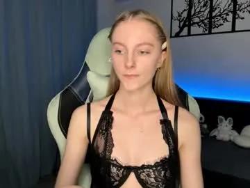 Freechat autumnroginson on Chaturbate