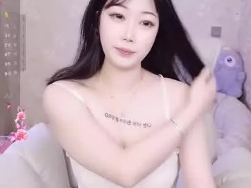 Freechat bell_cs on Chaturbate