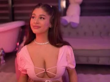 Freechat bellanoirre on Chaturbate