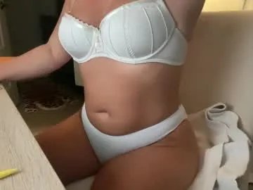 Freechat blondieslutt on Chaturbate