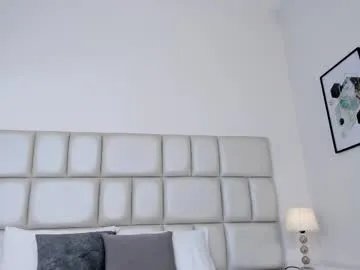 Freechat cristallwilliams on Chaturbate