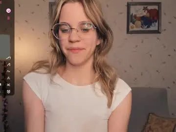 Freechat cutefluffy on Chaturbate