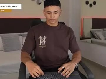 Freechat danteestone on Chaturbate