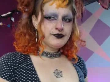 Freechat friskyflowers on Chaturbate