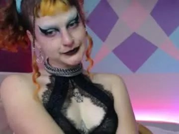 Freechat friskyflowers on Chaturbate