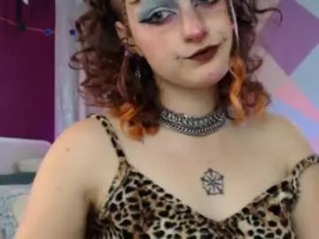 Freechat friskyflowers on Chaturbate