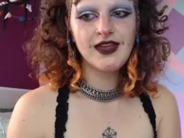 Freechat friskyflowers on Chaturbate