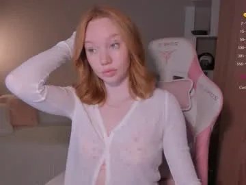 Freechat honeyautumn on Chaturbate