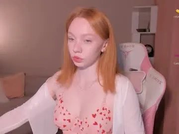 Freechat honeyautumn on Chaturbate