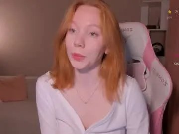 Freechat honeyautumn on Chaturbate