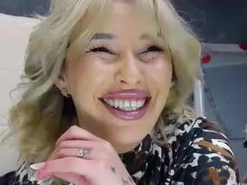 Freechat issasmyth on Chaturbate