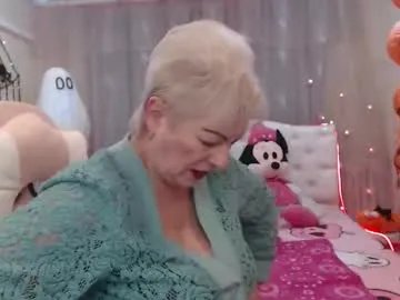 kaylesmoll on Chaturbate