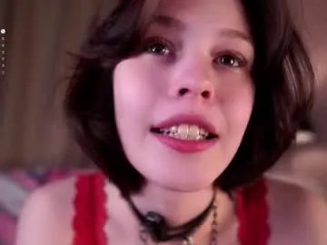 Freechat krissyhei on Chaturbate