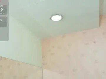 Freechat littleebonymommy on Chaturbate