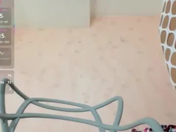 Freechat littleebonymommy on Chaturbate