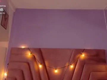 Freechat littleebonymommy on Chaturbate