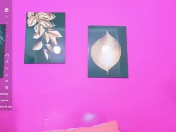 Freechat littleebonymommy on Chaturbate