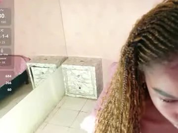 Freechat littleebonymommy on Chaturbate