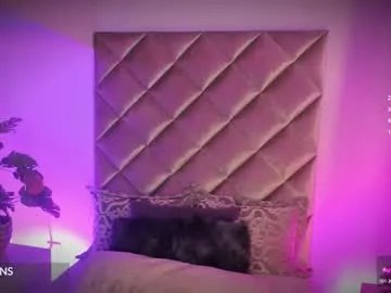 Freechat malaia_hills on Chaturbate