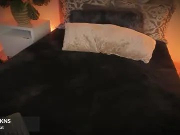 Freechat malaia_hills on Chaturbate