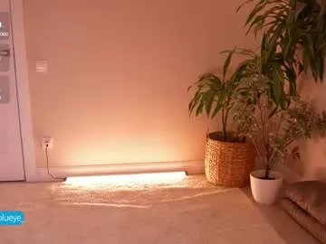 Freechat miablueye on Chaturbate