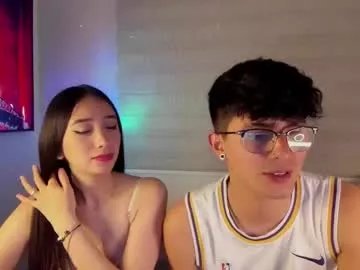 Freechat mikeyvioleta on Chaturbate