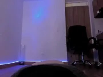 Freechat mikeyvioleta on Chaturbate