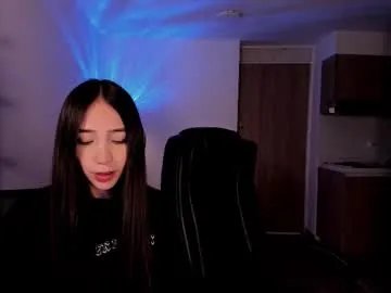 Freechat mikeyvioleta on Chaturbate