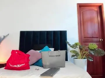 Freechat ninacavallli on Chaturbate