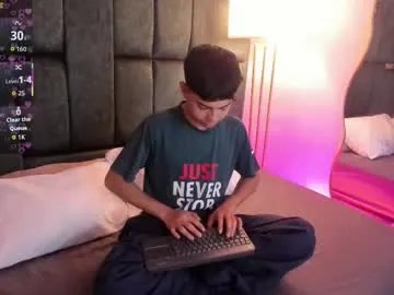 Freechat peter_chase on Chaturbate