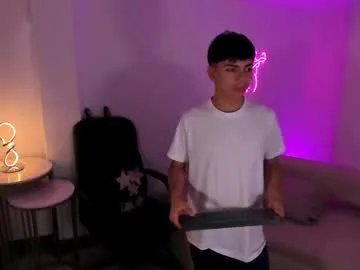 Freechat peter_chase on Chaturbate