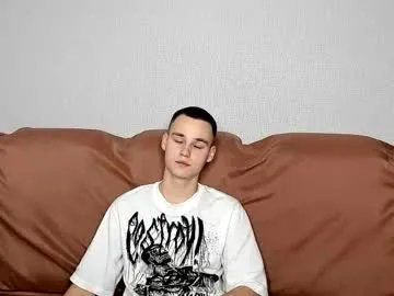 Freechat robert10211 on Chaturbate