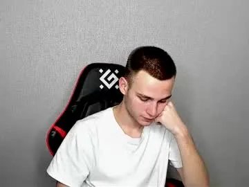 Freechat robert10211 on Chaturbate