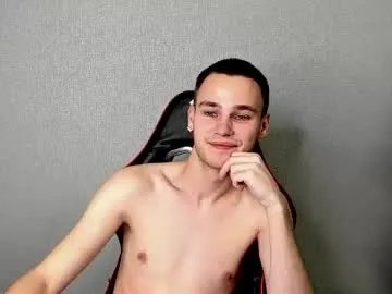 Freechat robert10211 on Chaturbate