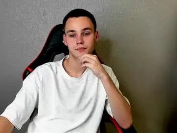 Freechat robert10211 on Chaturbate