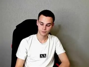 Freechat robert10211 on Chaturbate