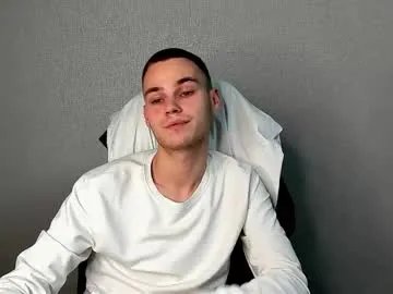 Freechat robert10211 on Chaturbate