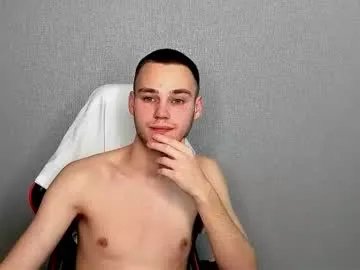 Freechat robert10211 on Chaturbate