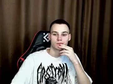 Freechat robert10211 on Chaturbate