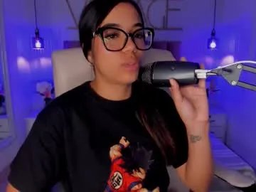 Freechat sophiaahill on Chaturbate